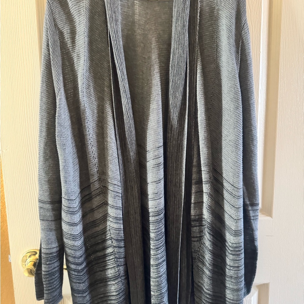 Elegant Gray Women's Cardigan((NEVER WORN))